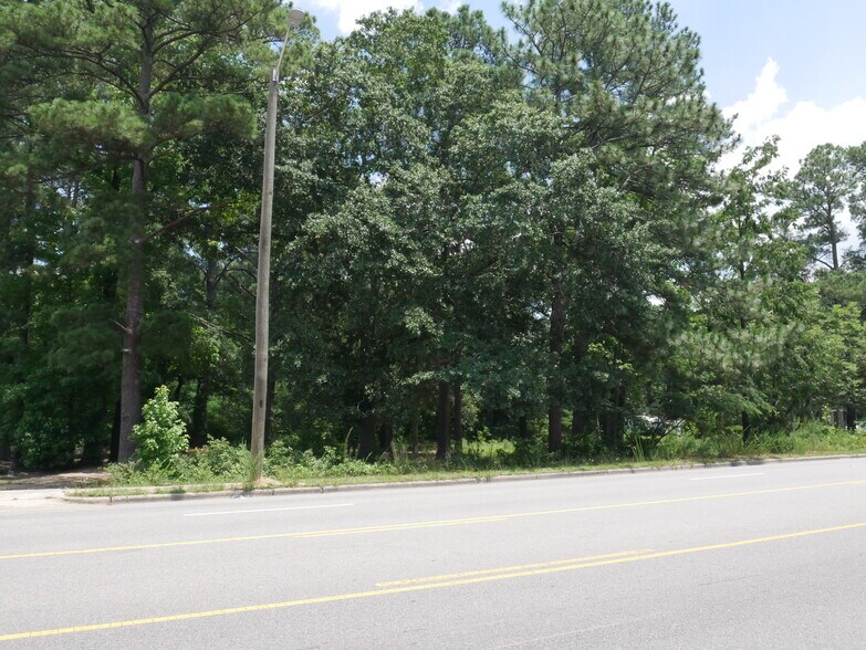 205 S McPherson Church Rd, Fayetteville, NC à vendre - Photo de l’immeuble – Image 2 sur 8