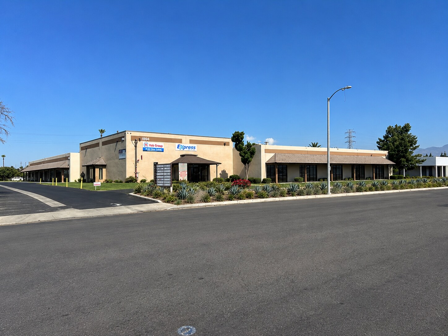 1894 Commercenter West Dr, San Bernardino, CA à louer Photo intérieure– Image 1 sur 5