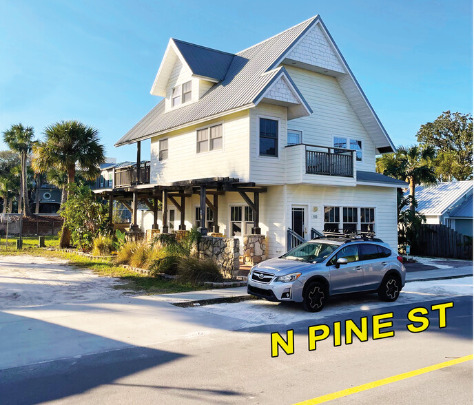 102 N Pine St, New Smyrna Beach, FL à louer - Photo de l’immeuble – Image 2 sur 3