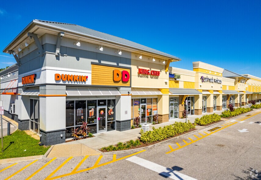 9595 Commercial Way, Weeki Wachee, FL à louer - Photo de l’immeuble – Image 3 sur 7