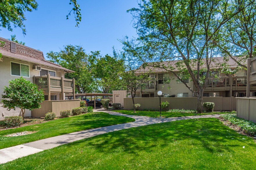 555 Douglas St, West Sacramento, CA à vendre - Photo de l’immeuble – Image 3 sur 21