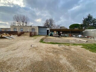 Plus de détails pour 102 Rue Du Mérinos, Saint-Martin-de-Crau - Local d’activités à vendre