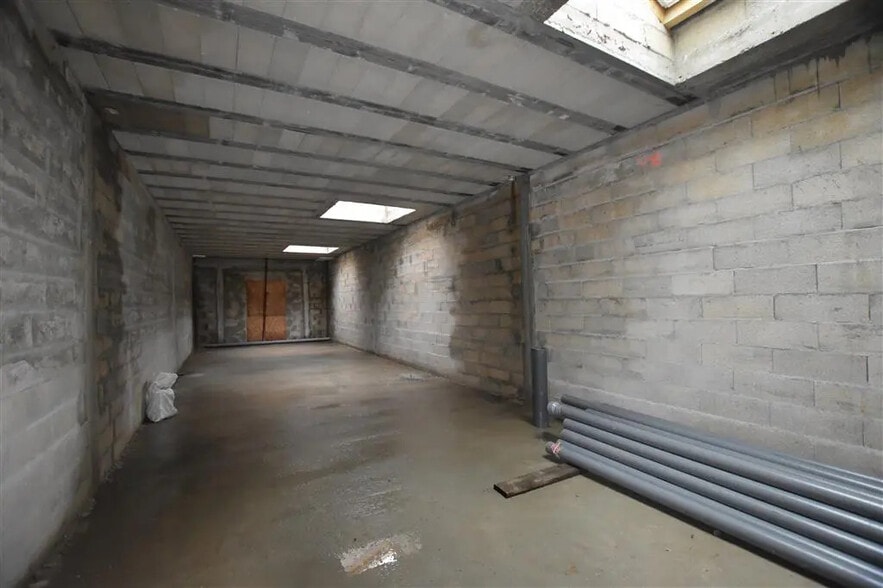 Local commercial dans Saint-Ouen-sur-Seine à vendre - Photo de l’immeuble – Image 2 sur 9