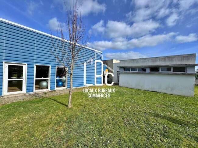 Plus de détails pour 6 Rue De La Petite Croix, Saint-Hilaire-de-Chaléons - Local d’activités à vendre