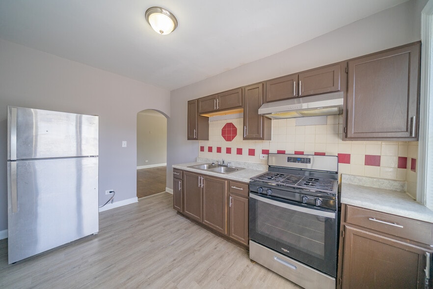 7646 S Ingleside Ave, Chicago, IL à vendre - Photo de l’immeuble – Image 3 sur 8