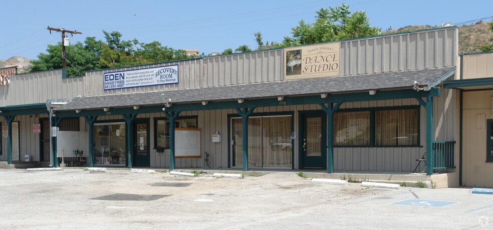 17718-17724 Sierra Hwy, Canyon Country, CA à louer - Photo de l’immeuble – Image 2 sur 5