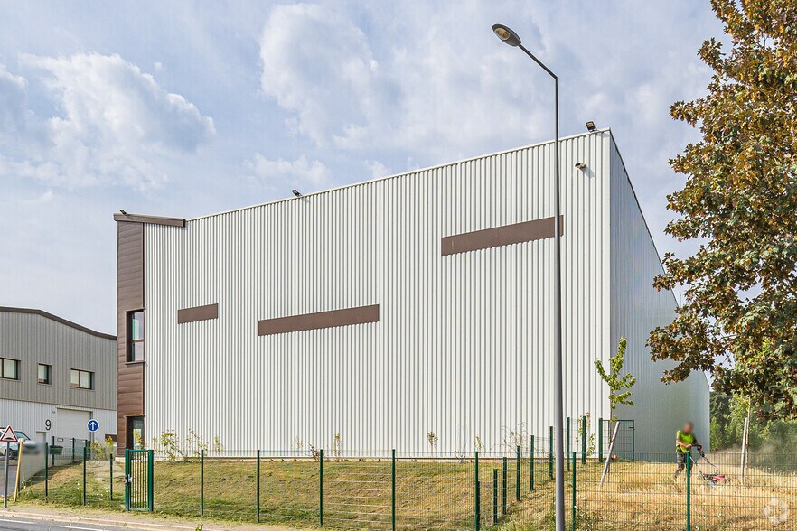 23 Rue Des Beaux Soleils, Osny à louer - Photo de l’immeuble – Image 2 sur 2