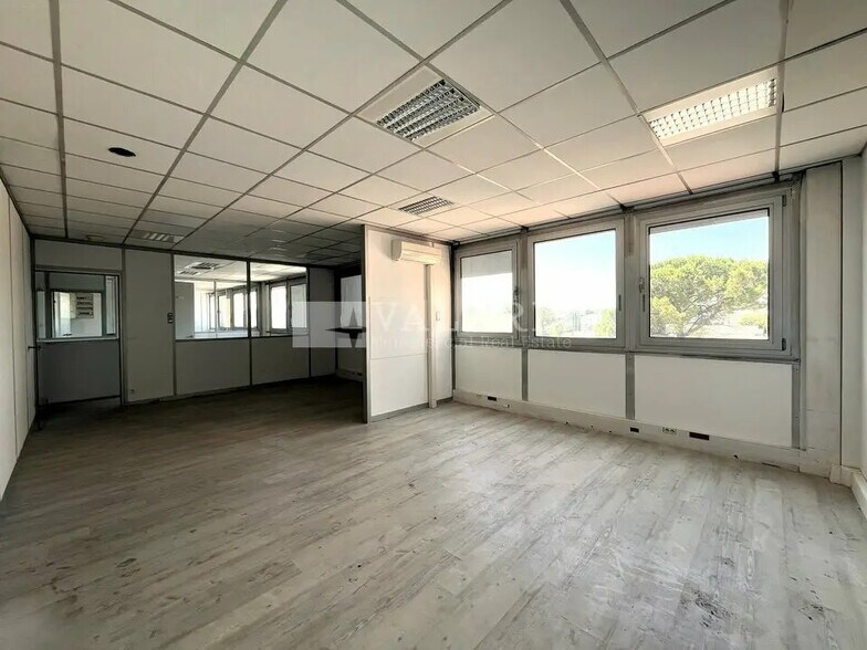 685 Rue Georges Claude, Aix-en-Provence à louer - Photo de l’immeuble – Image 2 sur 6