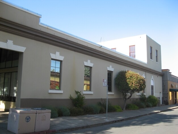 199 S School St, Ukiah, CA à louer - Photo de l’immeuble – Image 2 sur 14