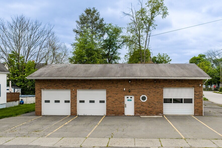 29 Church St, Port Jervis, NY à vendre - Photo principale – Image 1 sur 20