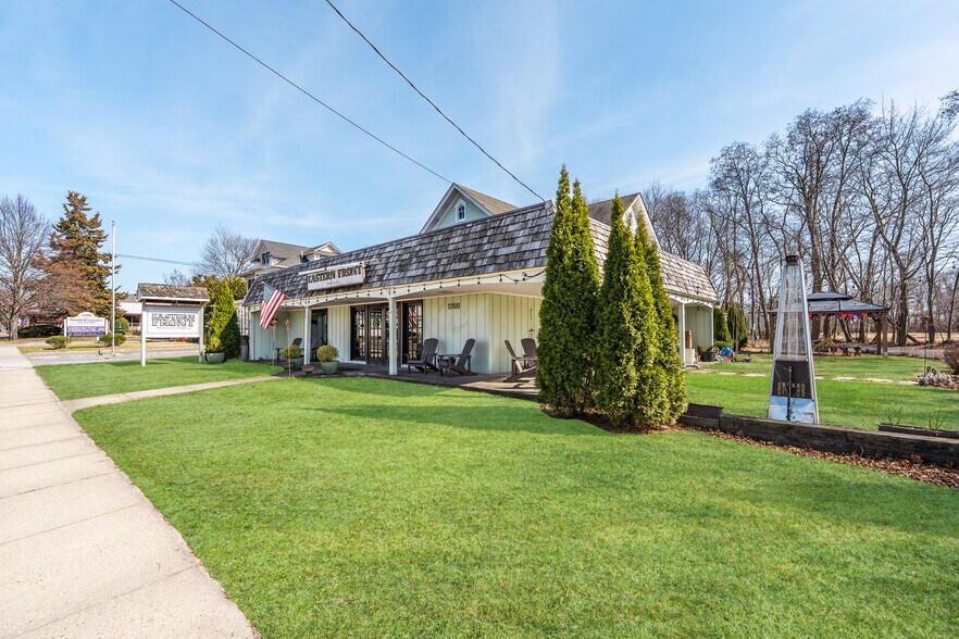 13100 Main Rd, Mattituck, NY à vendre - Photo de l’immeuble – Image 2 sur 12