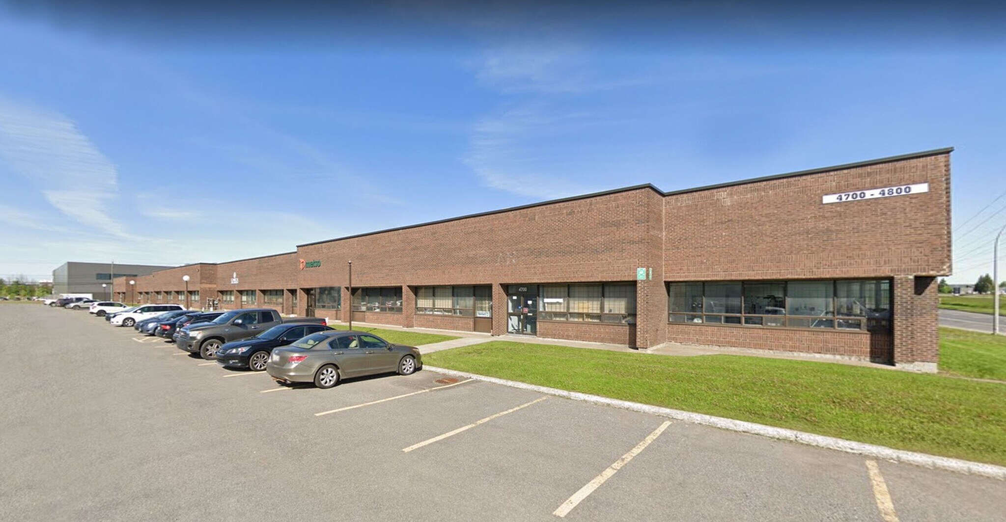 4700-4800 Boul Thimens, Montréal, QC à louer Photo principale– Image 1 sur 4