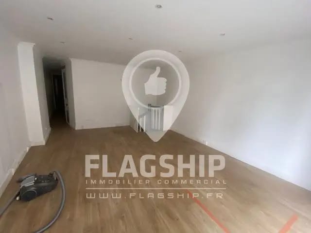 Local commercial dans Paris à louer - Photo de l’immeuble – Image 2 sur 9