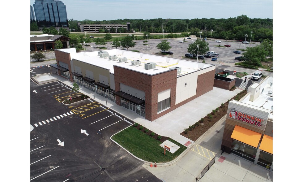 651-781 N Milwaukee Ave, Wheeling, IL à louer - Photo de l’immeuble – Image 2 sur 9