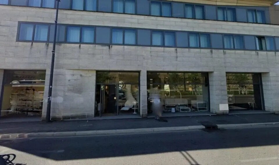 Local commercial dans Avignon à vendre - Photo de l’immeuble – Image 3 sur 8