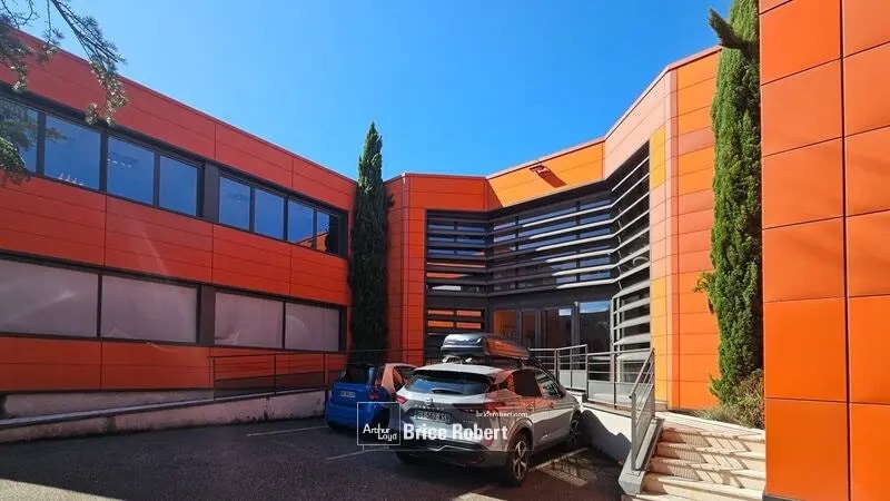 Bureau dans Champagne-au-Mont-d'Or à louer - Photo de l’immeuble – Image 1 sur 7