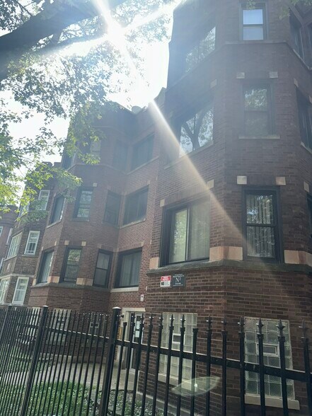 7530 S Phillips Ave, Chicago, IL à vendre - Photo de l’immeuble – Image 2 sur 27