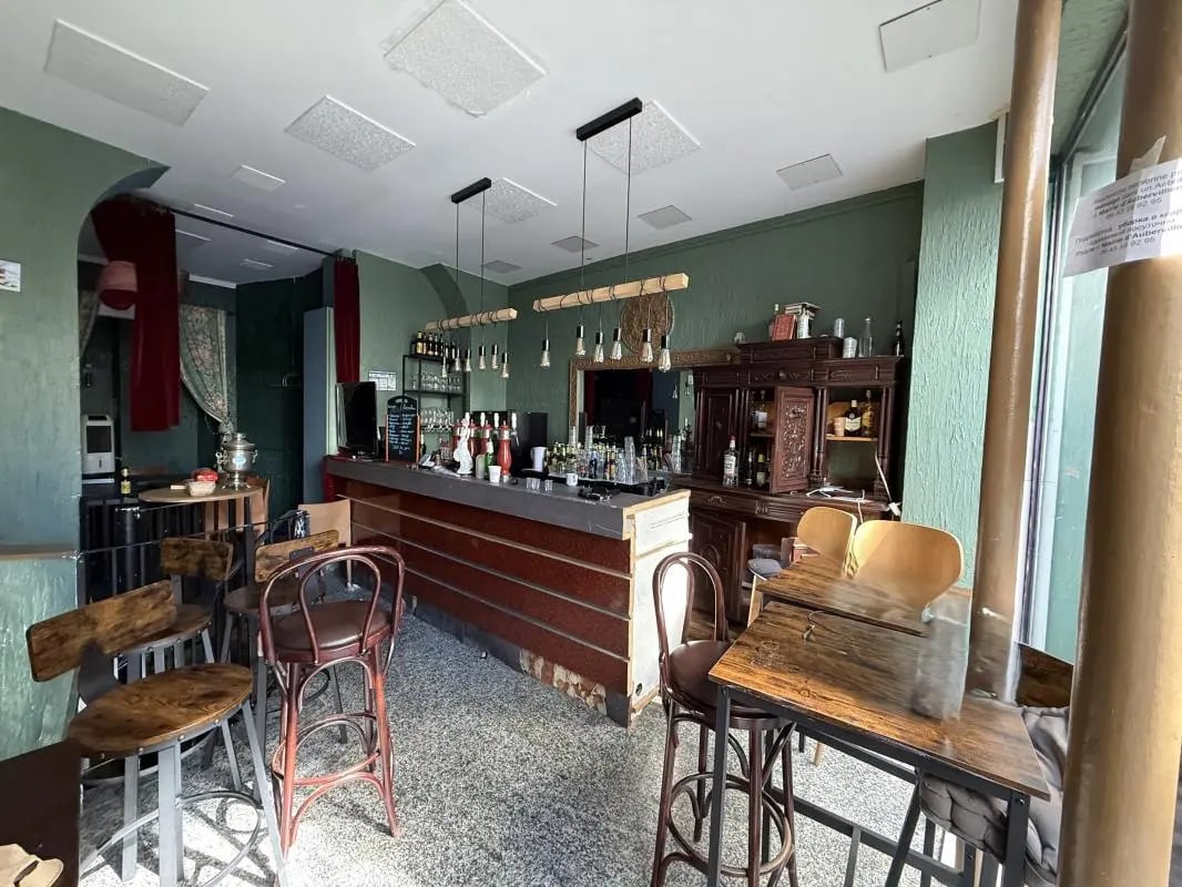 Local commercial dans Paris à louer Photo de l’immeuble– Image 1 sur 6