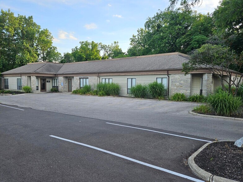 2041-2067 Stringtown Rd, Grove City, OH à louer - Photo de l’immeuble – Image 2 sur 3