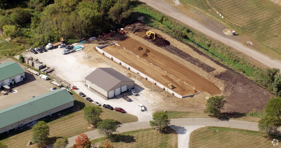 801 Wales Dr, Hartville, OH à louer - Aérien – Image 1 sur 4