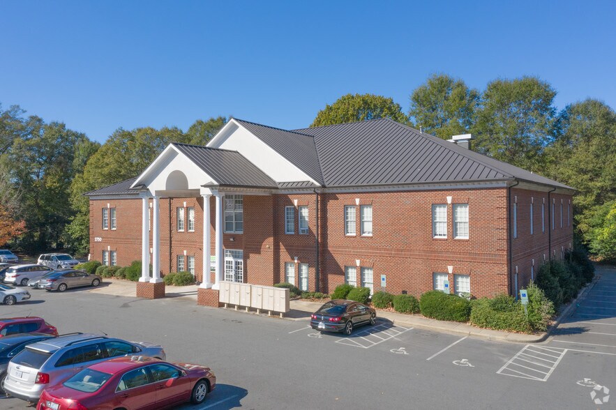 2750 E WT Harris Blvd, Charlotte, NC à louer - Photo de l’immeuble – Image 2 sur 2