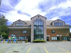 17 Farmington Ave, Plainville, CT à louer Photo intérieure– Image 2 sur 10