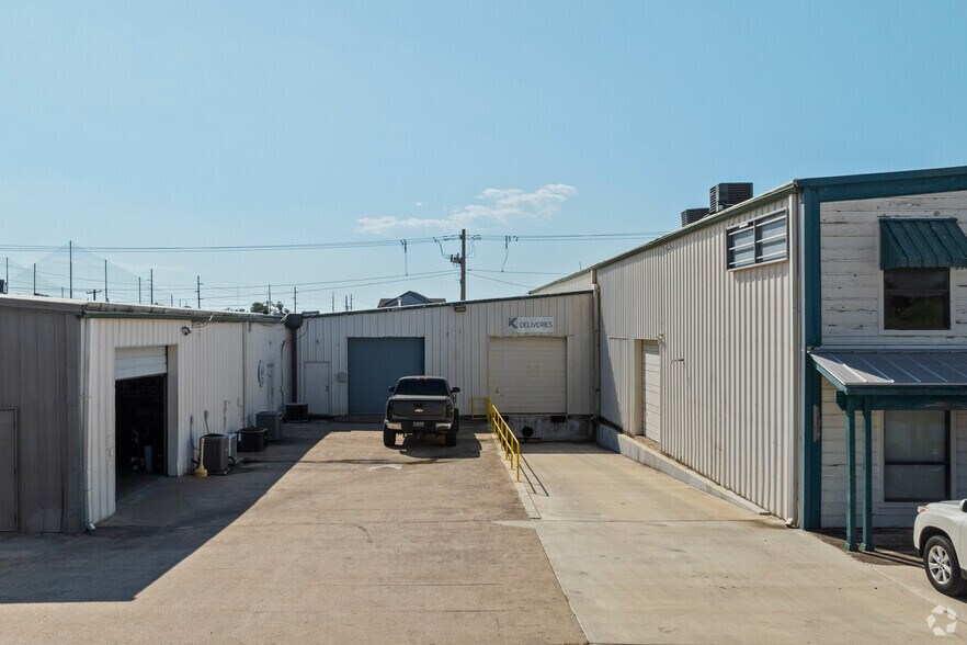 2900-2908 Finfeather Rd, Bryan, TX à vendre - Photo de l’immeuble – Image 3 sur 22