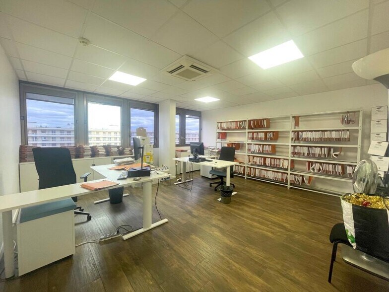 Bureau dans Poissy à louer - Photo intérieure – Image 2 sur 9