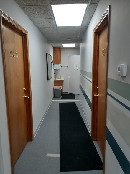 129 E Commerce St, Milford, MI à louer - Photo intérieure – Image 3 sur 3