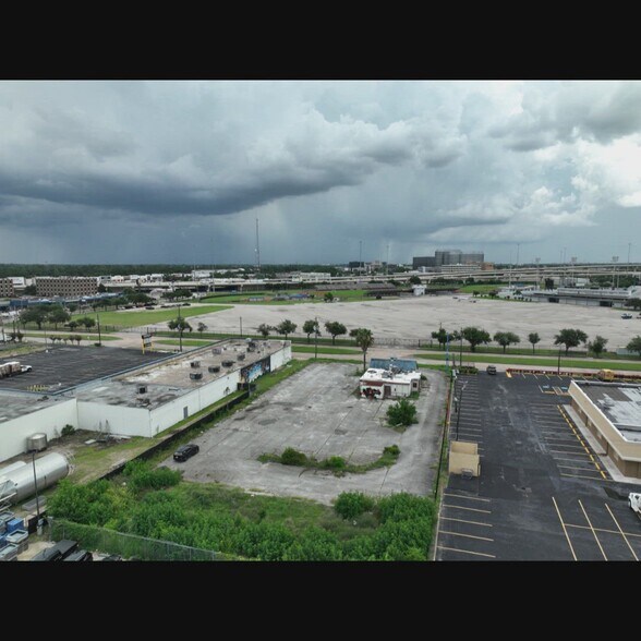 2009 Mangum Rd, Houston, TX à vendre - Vidéo sur l’annonce professionnelle – Image 2 sur 9