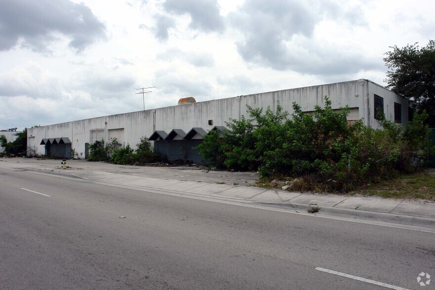 2450-2460 NW 151st St, Miami, FL à louer - Photo de l’immeuble – Image 3 sur 43