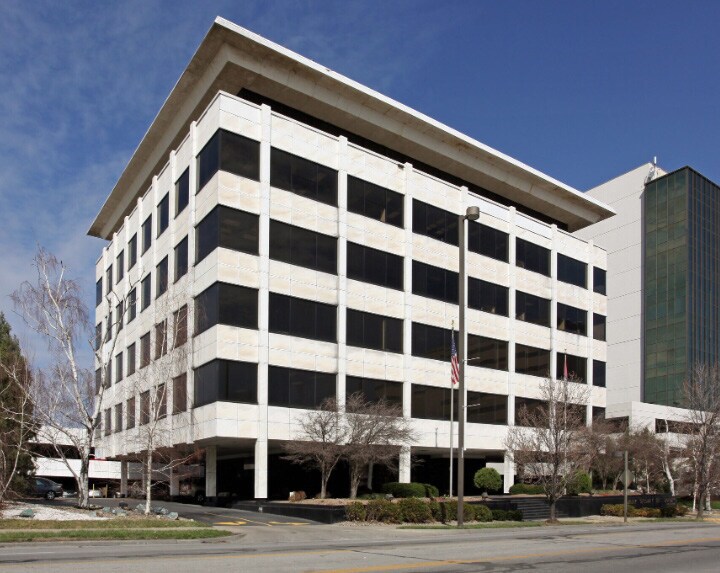 3142 Broadway St, Kansas City, MO à vendre - Photo de l’immeuble – Image 2 sur 16