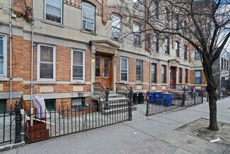 Plus de détails pour 1824 Cornelia St, Flushing, NY - Logement à vendre