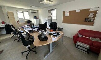Plus de détails pour Local d'activités à louer