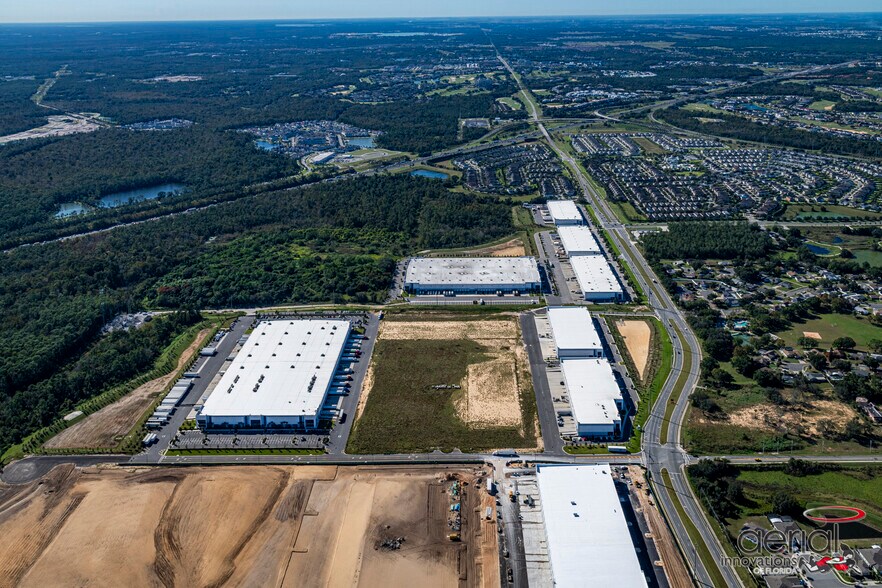 N Old Lake Wilson Rd, Kissimmee, FL à louer - Photo de l’immeuble – Image 3 sur 8