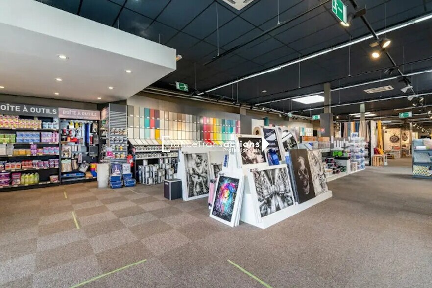 Local commercial dans Roques à vendre - Photo de l’immeuble – Image 2 sur 4