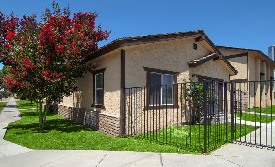 6411 Western Ave, Buena Park, CA à vendre - Photo de l’immeuble – Image 2 sur 16