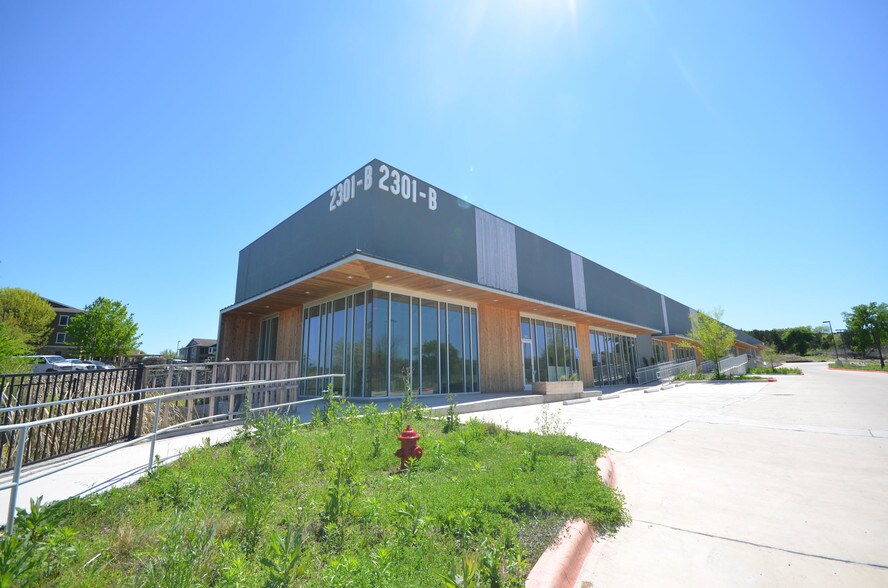 2301 E Riverside Dr, Austin, TX à louer - Photo de l’immeuble – Image 3 sur 37