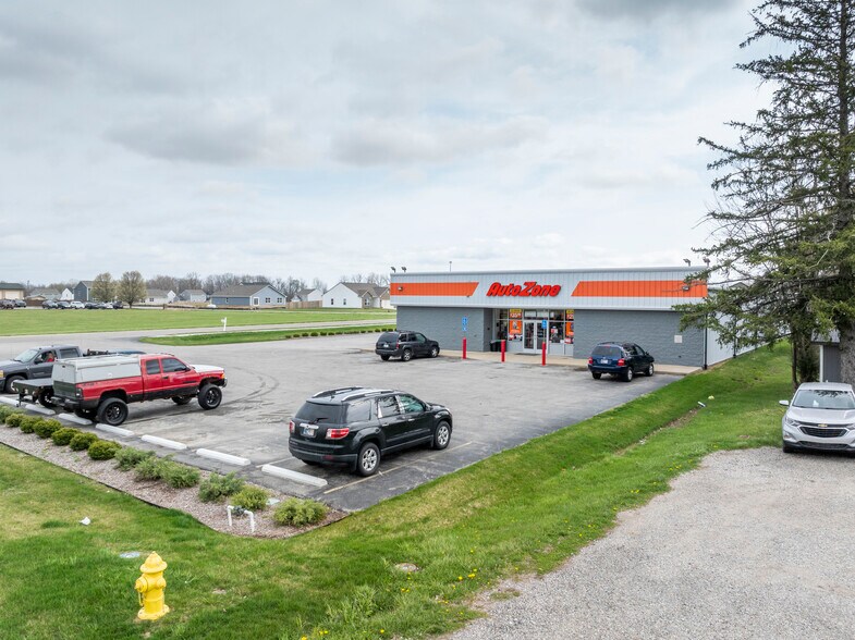 783 Nathan Dr, Trafalgar, IN à vendre - Photo de l’immeuble – Image 2 sur 7