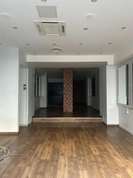 Local commercial dans Paris à louer - Photo intérieure – Image 2 sur 2