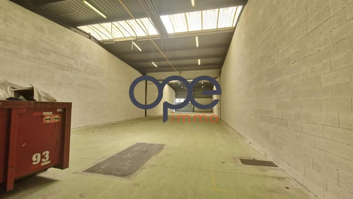 Industriel/Logistique dans SAINT-OUEN-L'AUMONE à louer Photo intérieure– Image 1 sur 4