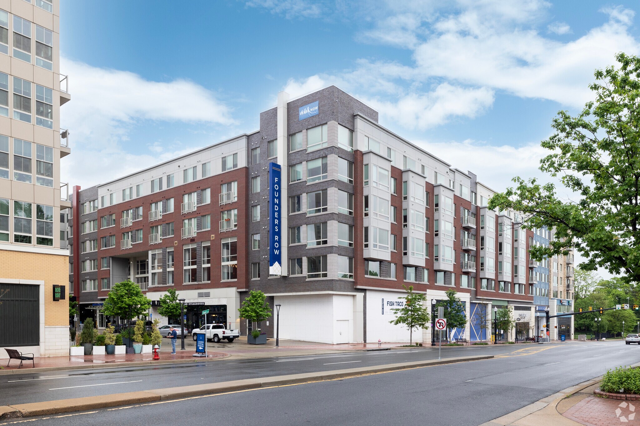 916 W Broad St, Falls Church, VA à louer Photo principale– Image 1 sur 41