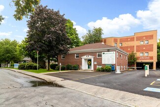 Plus de détails pour 63 Shore Rd, Winchester, MA - Bureau à vendre