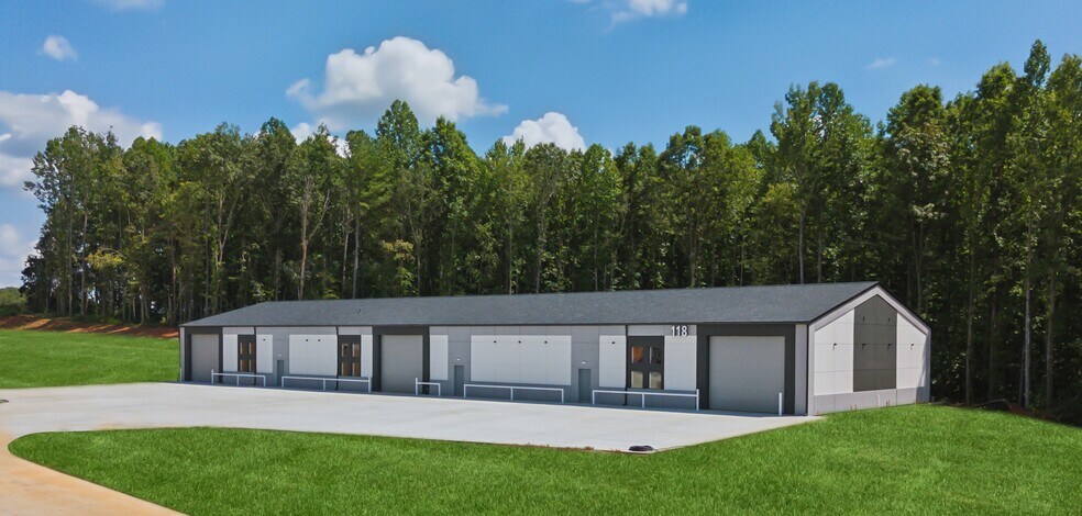 134 Innovation Dr, Statesville, NC à louer - Photo de l’immeuble – Image 1 sur 9