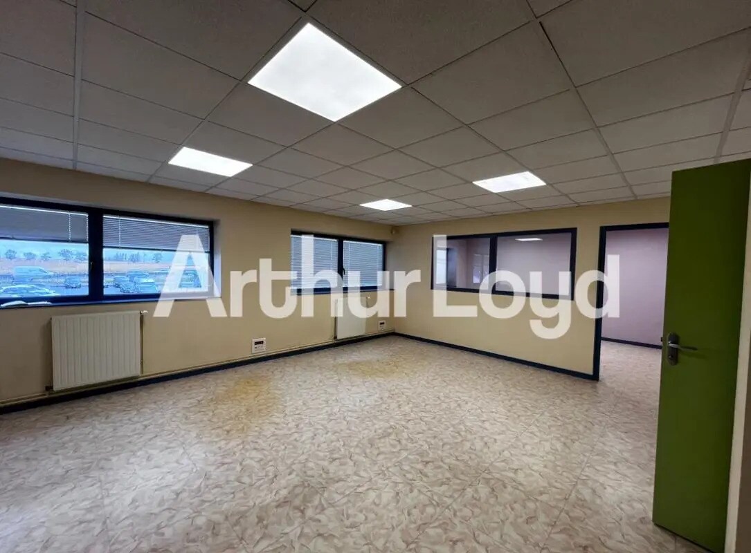 Bureau dans Carpiquet à louer Photo intérieure– Image 1 sur 5
