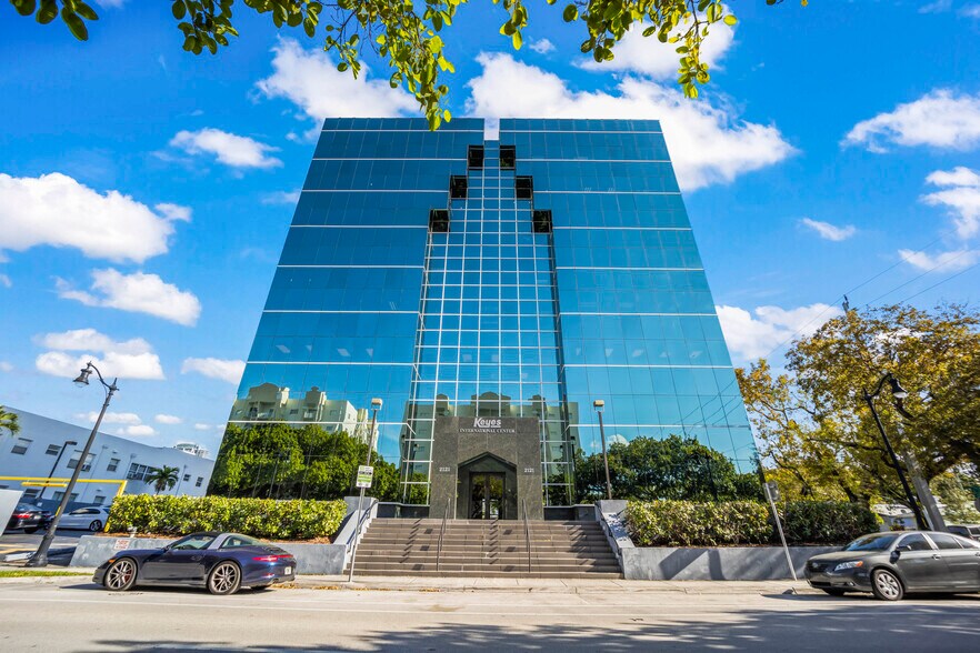 2121 SW 3rd Ave, Miami, FL à louer - Photo de l’immeuble – Image 2 sur 33