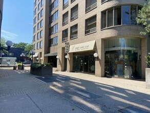 1177 Yonge St, Toronto, ON à louer Photo intérieure– Image 2 sur 4