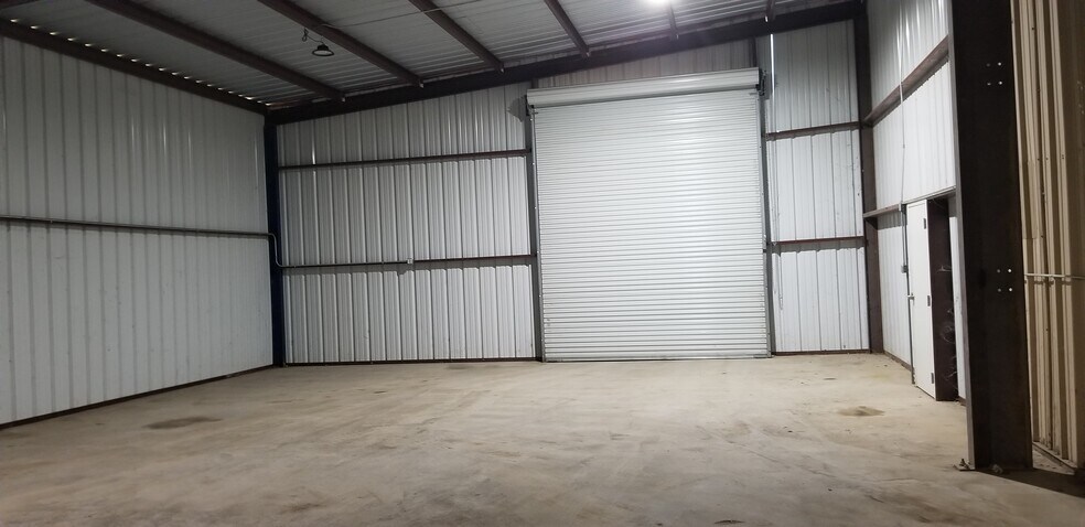 208 Howard Rd, Waxahachie, TX à louer - Photo de l’immeuble – Image 2 sur 5