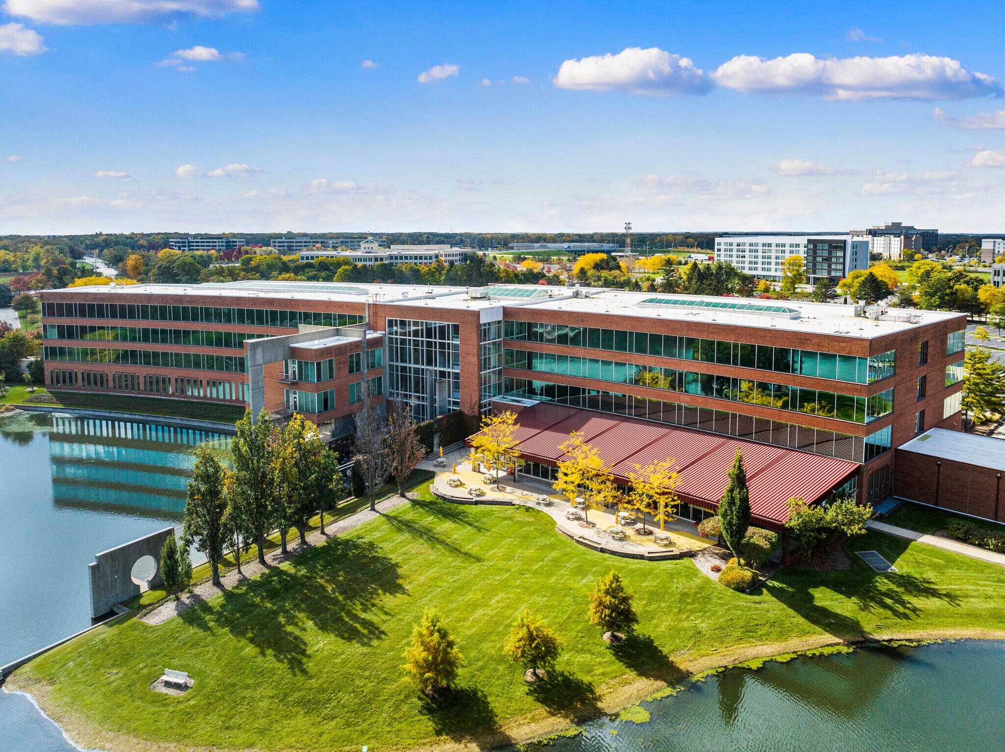 275 N Field Dr, Lake Forest, IL à louer Photo de l’immeuble– Image 1 sur 12