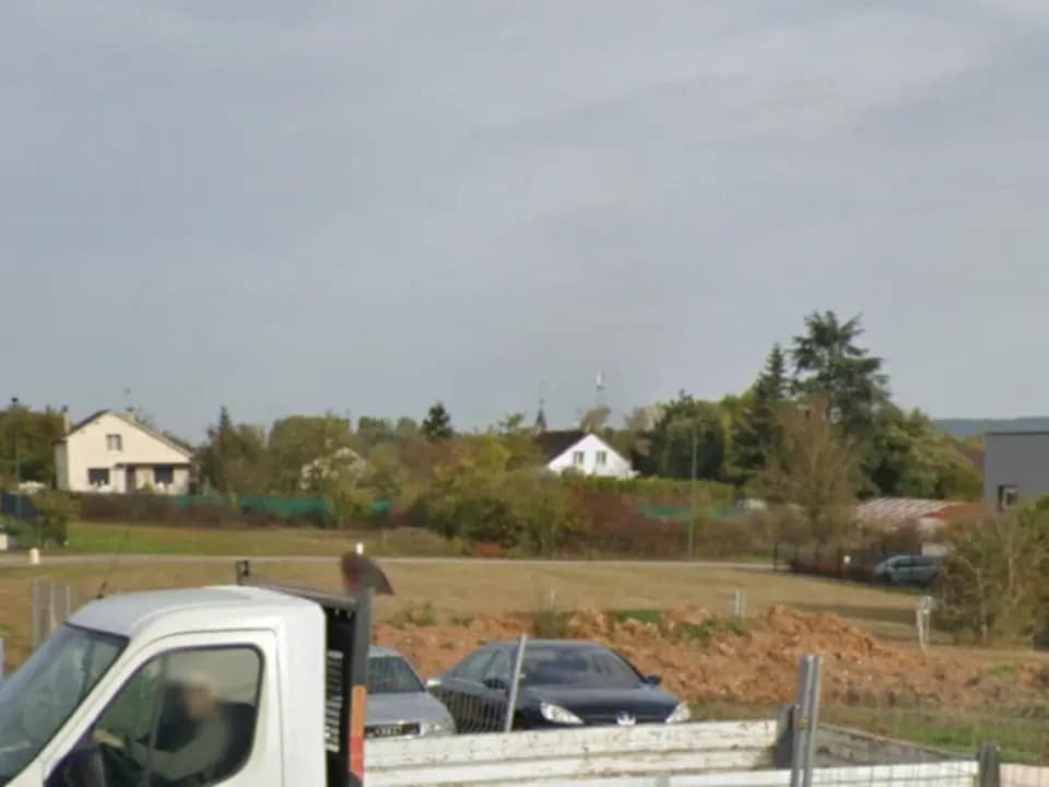 Terrain dans Courtois-sur-Yonne à vendre Photo de l’immeuble– Image 1 sur 2